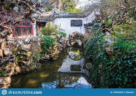 Traditional Chinese Style Garden Stock Image Image Of Window Yuan