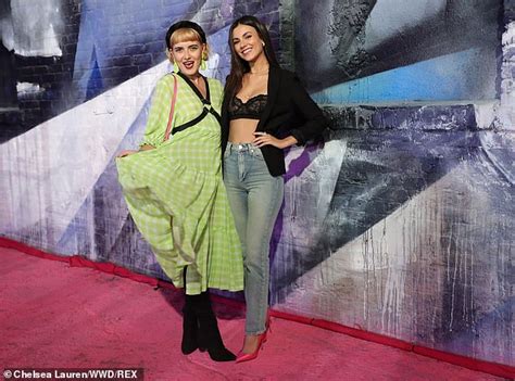 Victoria Justice Flashes Her Sculpted Midriff As She Leads The Stars At