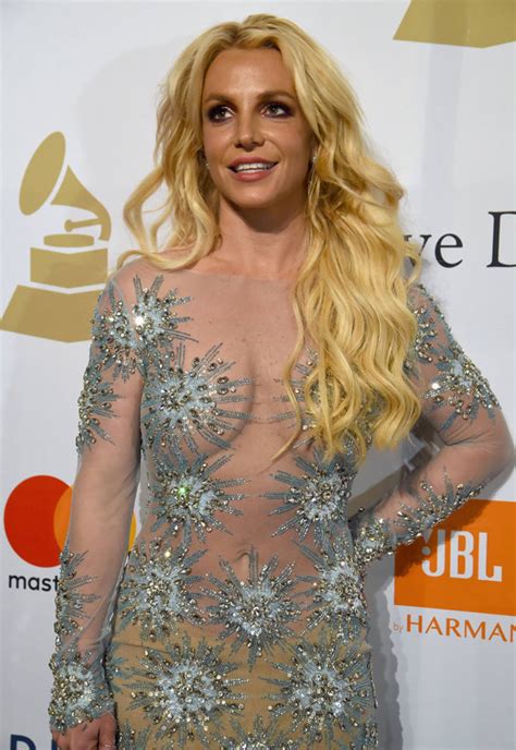 Grammys 2017 Britney Spears Exposes Boobs In See Through Frock Daily