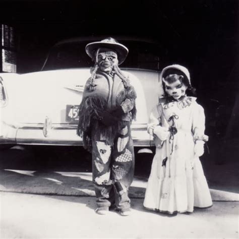 20 Vintage Halloween Costumes That Will Scare You To Death Bored Panda
