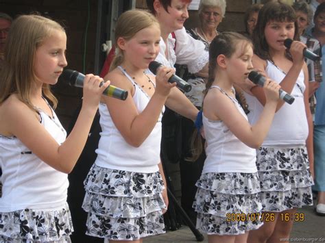 Jahrhunderts viele deutsche familien in das russische. Russlanddeutsche Kinder - Haus der Heimat Nürnberg feierte ...