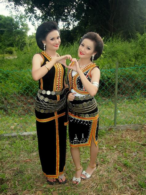 Tempat tinggal mereka termasuk tenom, kemabong, pensiangan, tawau (merotai dan kalabakan), tongod. _GaBrIeLLa_: Unduk Kumang Gawai Kamaatan Kg keningau 2013