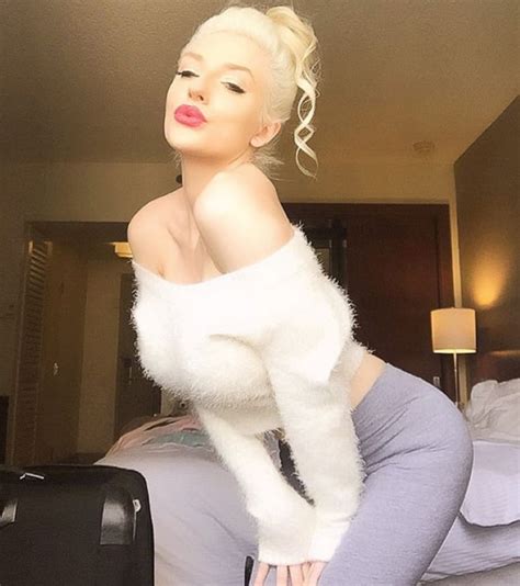 Courtney Stodden Wishes You A Sexy Christmas The