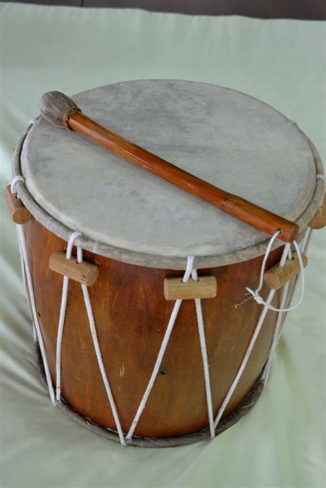 Alat musik tradisional merupakan alat musik yang asli diturunkan dari generasi nenek moyang walaupun disebut dengan gendang, tetapi gendang oku memiliki bentuk layaknya rebana namun. krafjohor: Galeri Alat Muzik