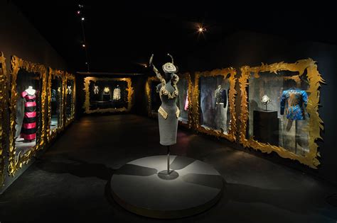 Exposition Shocking Les Mondes Surréalistes Delsa Schiaparelli Au Musée Des Arts