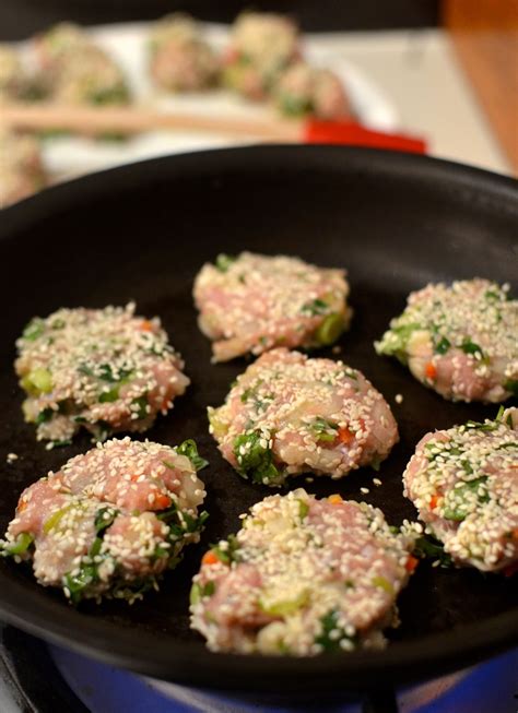 Season with salt and pepper. RECIPE: Healthy, low calorie sesame chicken patties. | Low ...