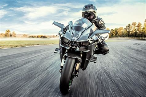 11 Fastest Motorcycles In The World For 2020 Man Of Many
