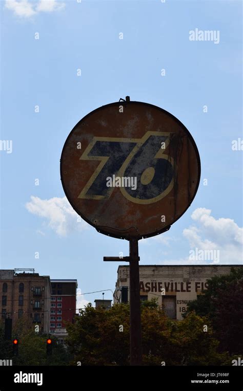 76 Gas Station Hi Res Stock Photography And Images Alamy