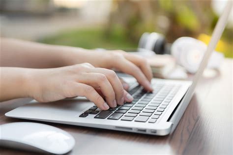 Kenali Teknologi dan Nikmati 5 Keuntungan Menggunakan Mouse Wireless
