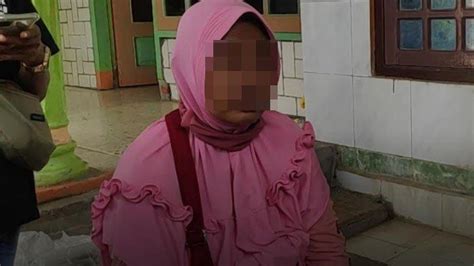 Istri Terduga Teroris Ungkap Sosok Suaminya Yang Ditangkap Densus 88