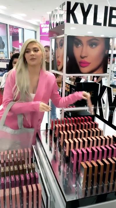 Kylie Jenner Cosmetics Store Location Famous Person