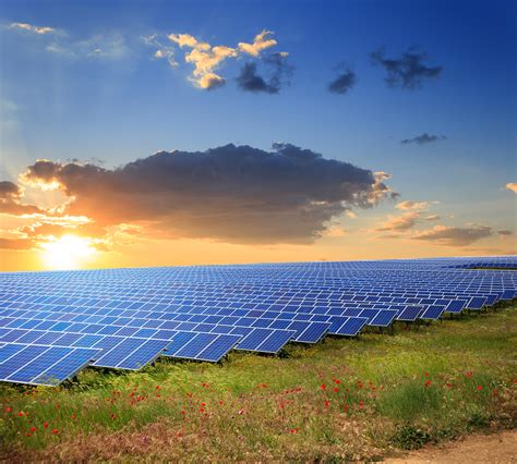 Solenergi till miljoner, men ingen plan för e-avfall - Recycling