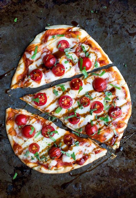 22 Naan Pizza Recipes That Make Speedy Weeknight Meals Ricetta Pizza Naan Ricette Pizza