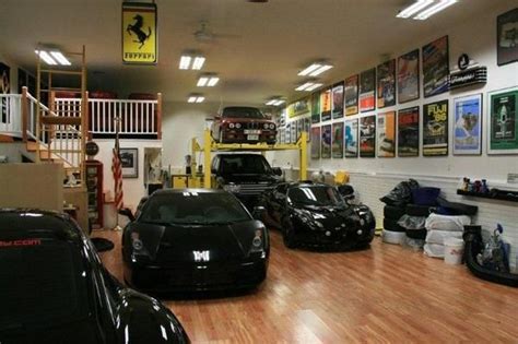 It is thus necessary for the rustic style country houses, modern and minimalist garages, city private villas. I love wood floors in a garage...classy! | Garage house ...