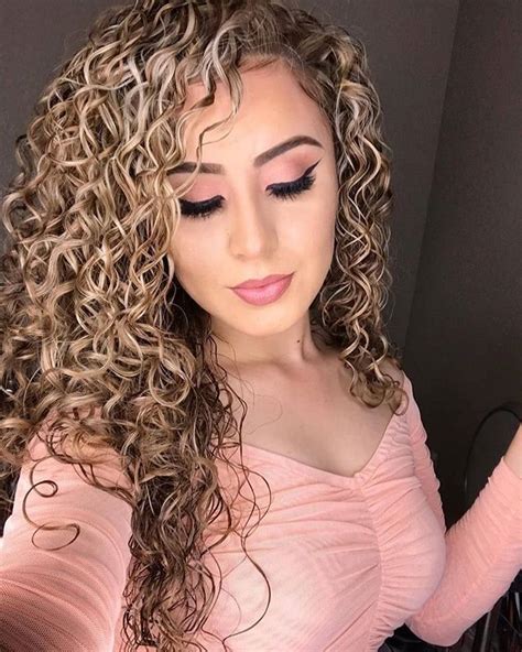 92 Awesome Curly Hairstyles For Women 2020 Curly Hair Styles Hair Styles Party Hairstyles