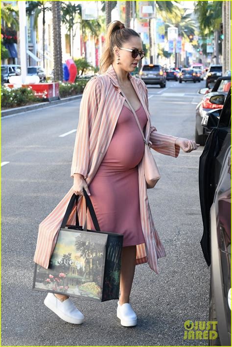 Photo Jessica Alba Flaunts Baby Bump In A Tight Pink Dress Photo