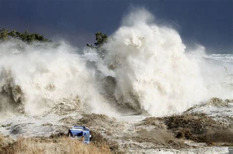 200+ vectors, stock photos & psd files. New Tsunami Pictures | Global Light Minds