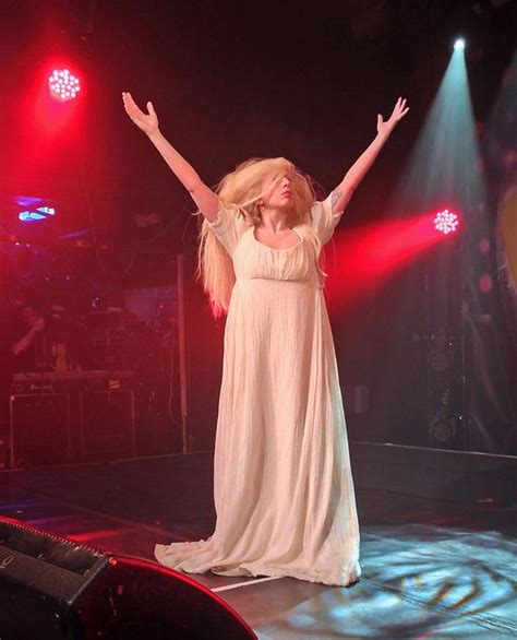 Lady Gaga Gets Completely Naked In London Stage Performance Of New Song Venus Thblog