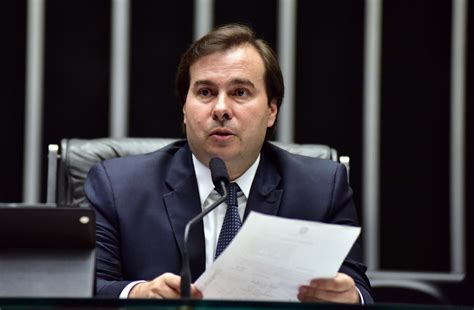Rodrigo Maia diz que intervenção no Rio impedirá votação da reforma da