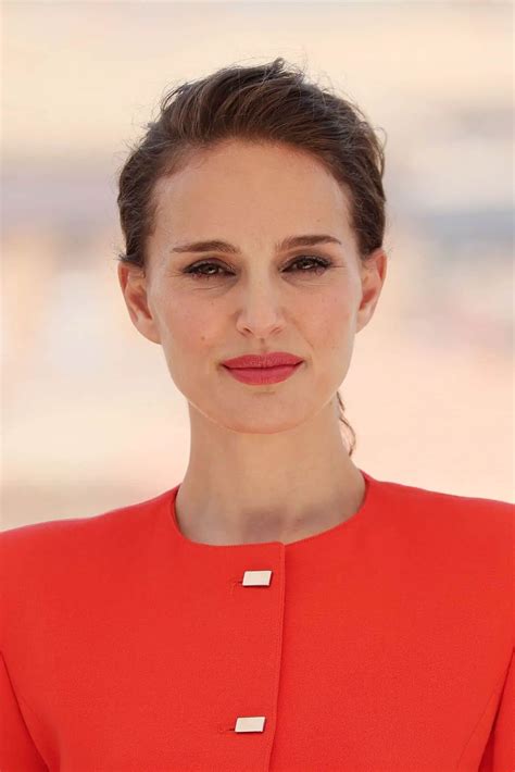 Natalie Portman Shows Off Her Toned Legs In A Thigh Skimming Red Mini Skirt