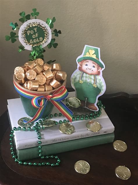 Pot of gold- St. Patrick's Day | St patrick's day crafts, St patrick's day decorations, St 