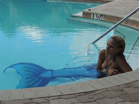 Sexy Florida Mermaid Fights No Fin Rule