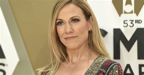 Sheryl Crow Recalls Sex Harassment From Michael Jacksons Manager