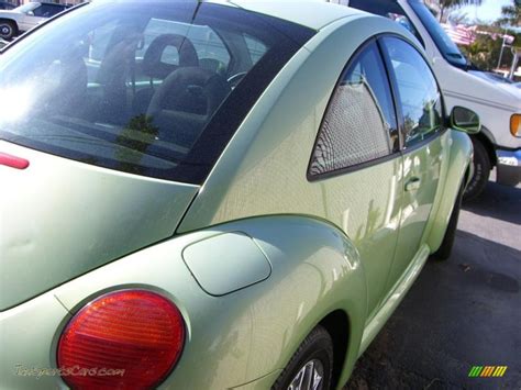 2001 Volkswagen New Beetle Gl Coupe In Cyber Green Metallic Photo 6