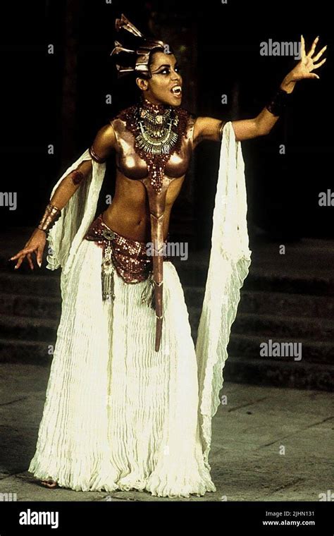 Aaliyah Queen Of The Damned 2002 Stock Photo Alamy