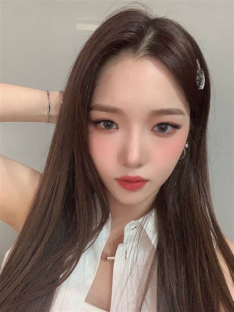 Fromis9 프로미스나인 On Twitter Aesthetic Hair Asian Beauty Light Makeup