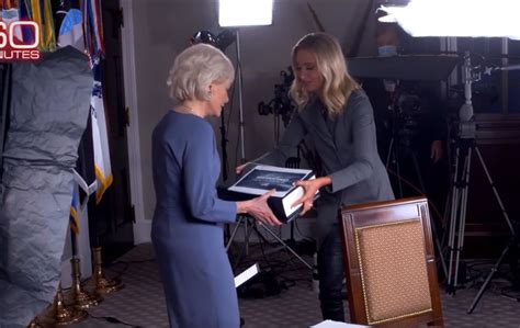 Photo Kayleigh Mcenany Sharing Her Old Press Secretary Binder With 60