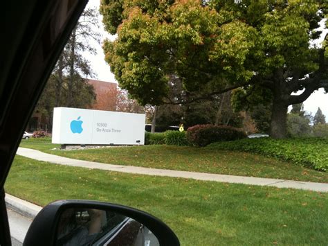 Travelling Around The Us Apple Headquarters In Cupertino California