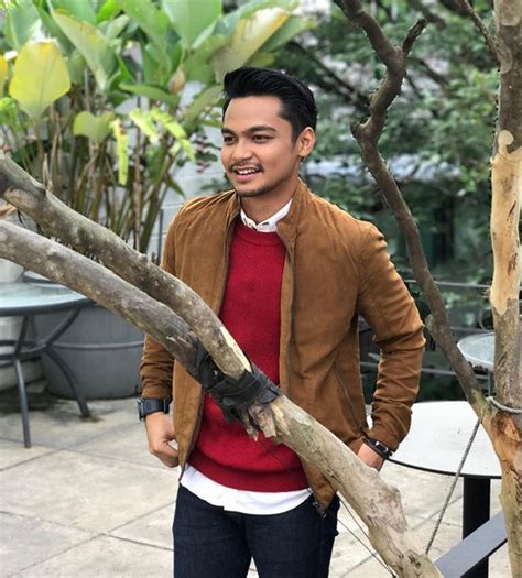 Syafiq kyle, mira filzah, jasmin hamid, fish fazil, reen rahim, mustaqim bahadon adam aminuddin dibesarkan. Senarai Drama Syafiq Kyle