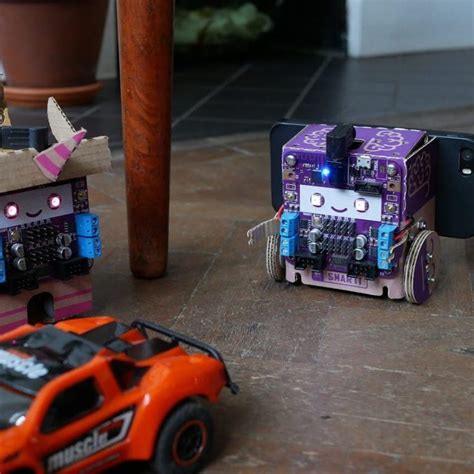 'Smartibot' ชุดของเล่น DIY สุดล้ำชวนทำหุ่นยนต์ง่ายๆ จากของใกล้ตัว ...