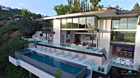 A Modern California House With Spectacular Views California Homes Big Beautiful Houses