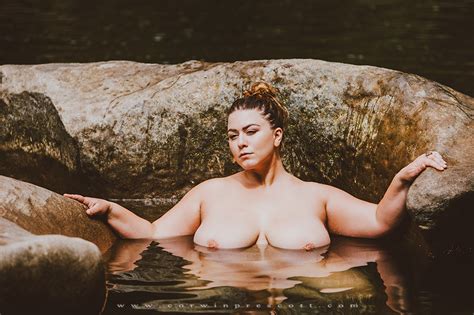 London Andrews Taking A Bath In Natural Pool Inawe