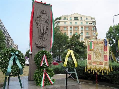 Monumento Ai Martiri Di Piazzale Loreto Milano Aggiornato 2020