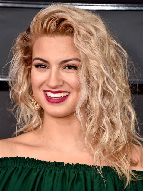 The Product Behind Tori Kelly S Perfect Grammys Curls Curly Hair