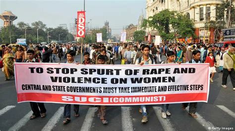 پیکر دختر قربانی تجاوز جنسی در هند سوزانده شد جهان Dw 30122012