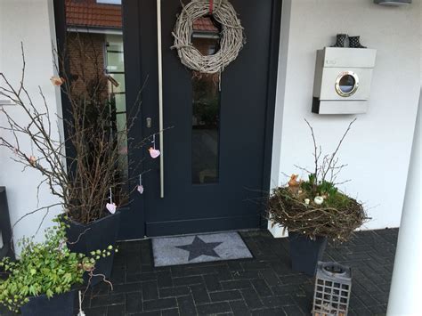 Weitere ideen zu treppenhaus dekorieren, haus, treppe haus. Eingangsbereich Frühlingsdeko | Frühlingsdekoration ...