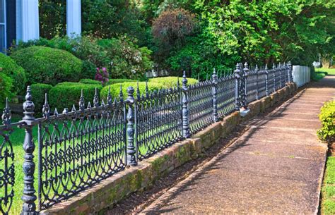 32 Elegant Wrought Iron Fence Ideas And Designs In 2020 With Images