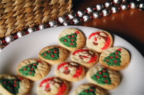 Pillsbury doughboy poppin'fresh christmas holiday sample cookie tubes. Sydney Hoffman: Pillsbury Christmas Cookies