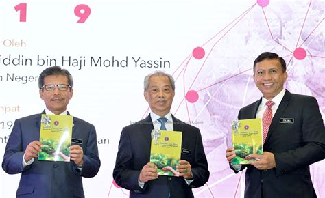 Muhyiddin yassin took his oath of office as malaysia's prime minister on sunday (mar 1) in front of malaysian prime minister muhyiddin yassin has unveiled his coalition's manifesto, ahead of state. Drug abusers are mostly young people — Muhyiddin | Borneo ...