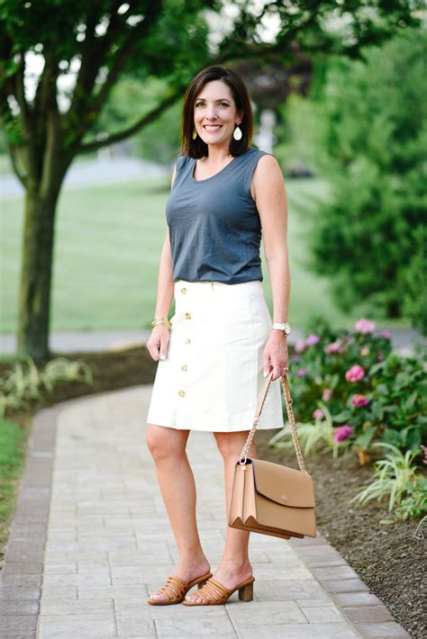 White Pencil Skirt Outfit Ideas