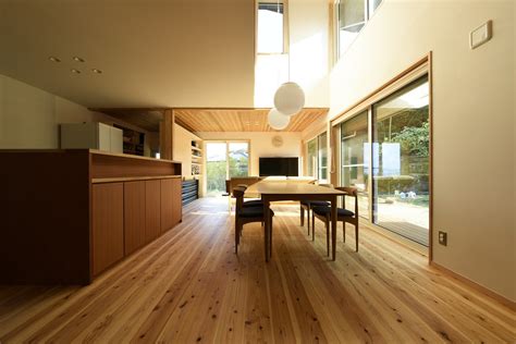 宮島を望む高台の家 庭と空に開放的なLDK｜重量木骨の家 選ばれた工務店と建てる木造注文住宅