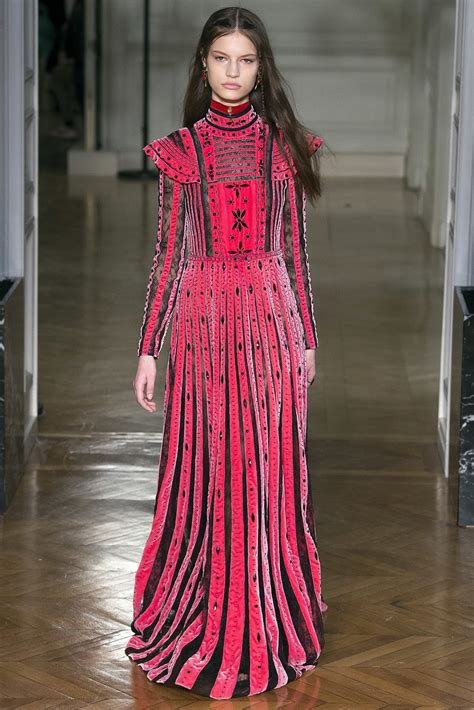 Pink And Red By Valentino Fall 2017 Ready To Wear Collection Cool