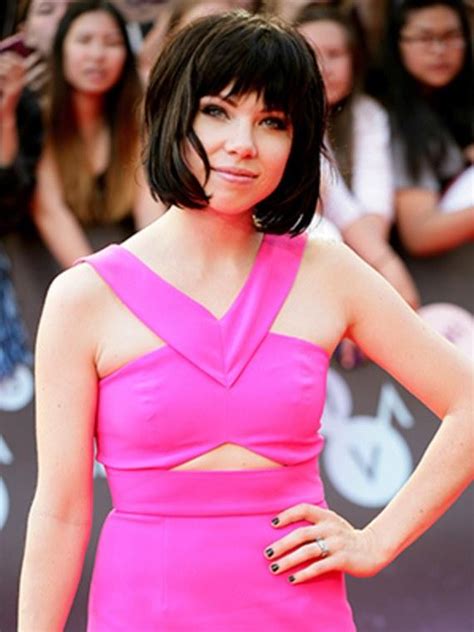 Carly Rae Jepsen Has A Blonde Pixie And Were Obsessed