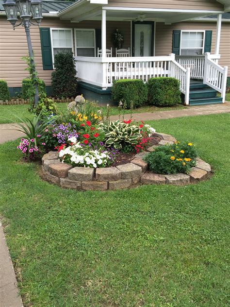 Pin By T Mr On Seamstress1955 Front Yard Landscaping Design Front