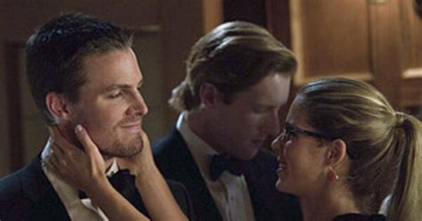 Arrow Fans Expect A Lot Of Sex For Oliver And Felicity In Season 4