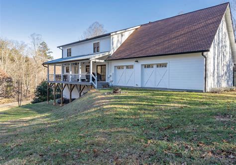 White House Farmhouse Red Roof Cabin House Exterior Red Roof